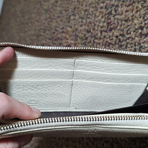 GVY: Gucci EUC+ Soho Cream Leather Interlocking G Zip Around Wallet (W48) - Picture 11 of 16